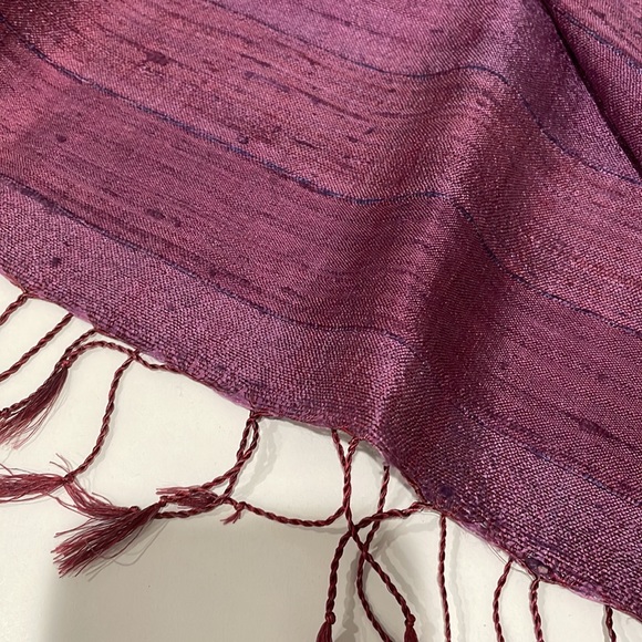 Vintage Silk Shantung Scarf. NWOT. - Picture 3 of 4